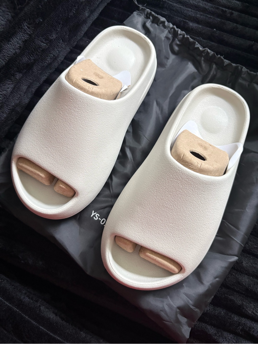 Yeezy Cream Slide Sandals Authentic